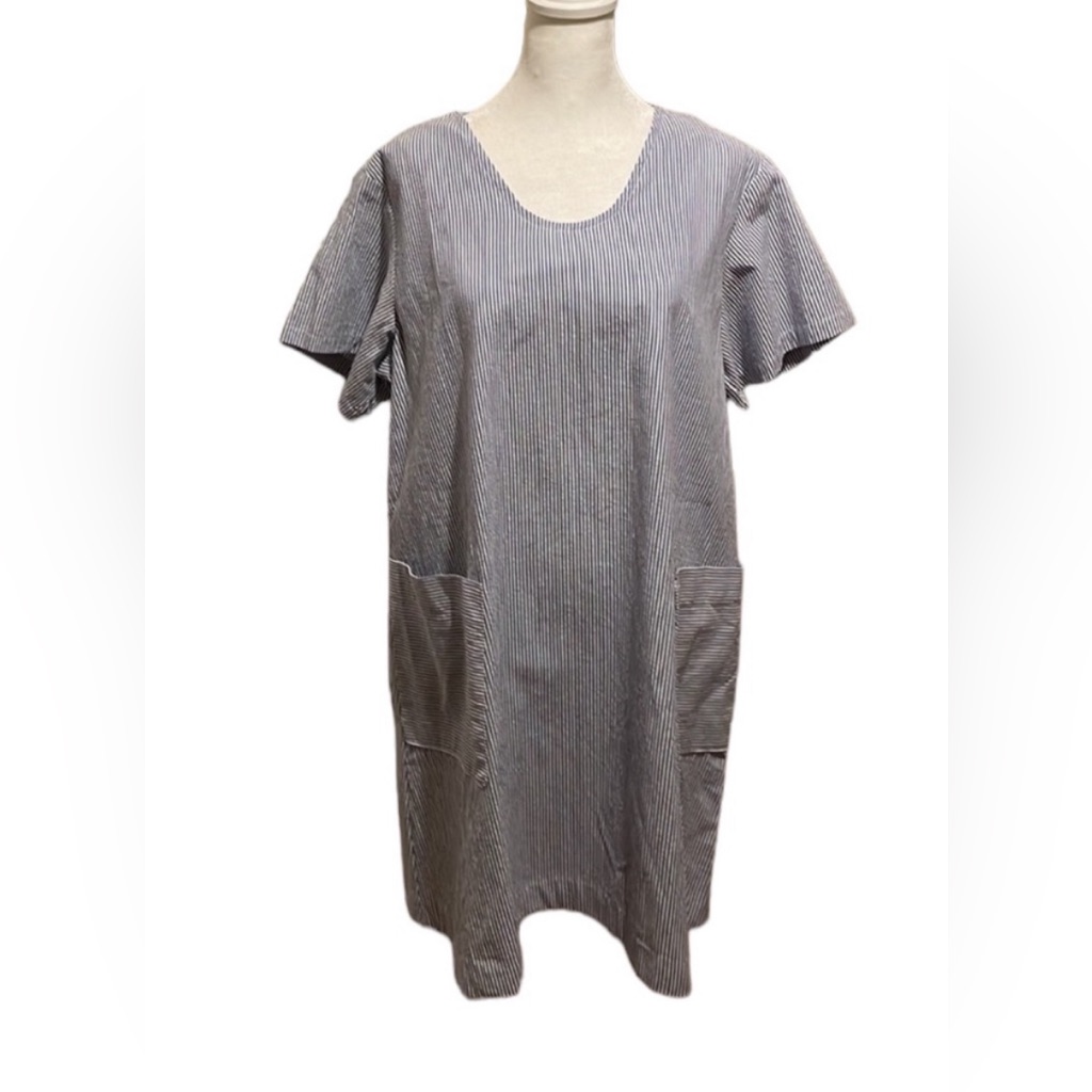 Custom-Made Seersucker Shift Dress With Scoop Neck And Patch Pockets. M. New.